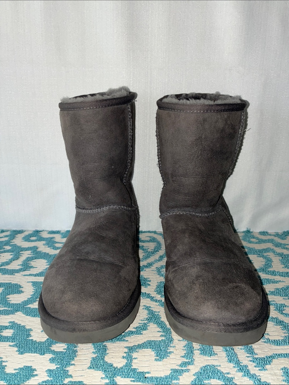 UGG Women's Classic Short shearling Winter Midcalf Boots - Charcoal Gray Sz 7